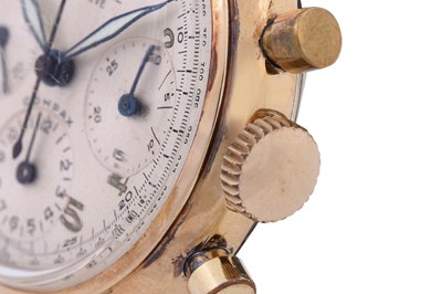 Lot 46 - A MEN'S UNIVERSAL GENEVE 14K YELLOW GOLD MANUAL CHRONOGRAPH WRISTWATCH.