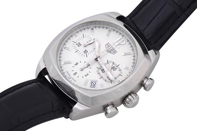 Lot 42 - A MEN'S TAG HEUER STAINLESS STEEL AUTOMATIC CHRONOGRAPH WRISTWATCH.