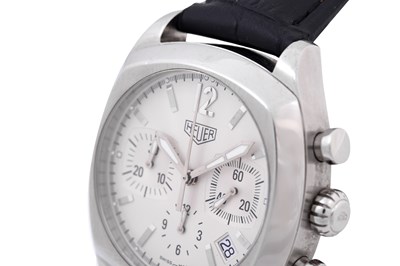 Lot 42 - A MEN'S TAG HEUER STAINLESS STEEL AUTOMATIC CHRONOGRAPH WRISTWATCH.