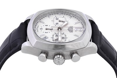 Lot 42 - A MEN'S TAG HEUER STAINLESS STEEL AUTOMATIC CHRONOGRAPH WRISTWATCH.