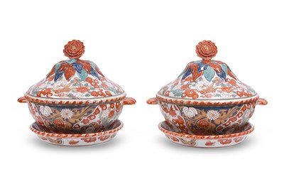 Lot 131 - A PAIR OF IMARI TUREENS, COVERS AND STANDS