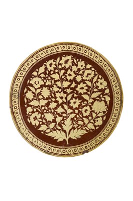 Lot 135 - A MONUMENTAL WHITE SLIP-PAINTED POTTERY CHARGER WITH LOTUS FLOWER SPRAY