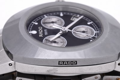 Lot 54 - A MEN'S RADO STAINLESS STEEL QUARTZ BRACELET WATCH
