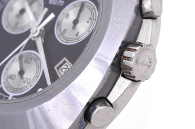 Lot 54 - A MEN'S RADO STAINLESS STEEL QUARTZ BRACELET WATCH