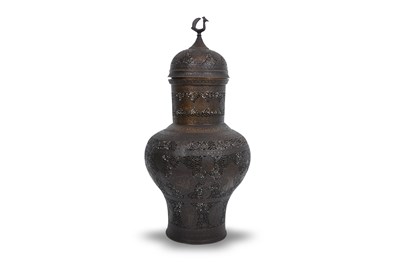 Lot 372 - A LARGE ENGRAVED OPENWORK VASE WITH FIGURAL DECORATION