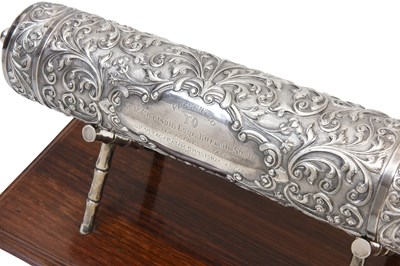 Lot 173 - A COMMEMORATIVE ANGLO-INDIAN SILVER SCROLL AND HANDKERCHIEF FROM THE BURMAH OIL COMPANY