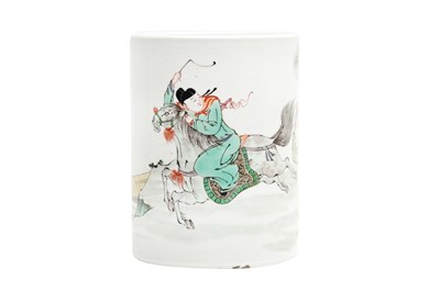 Lot 46 - A CHINESE FAMILLE VERTE BRUSHPOT, BITONG
