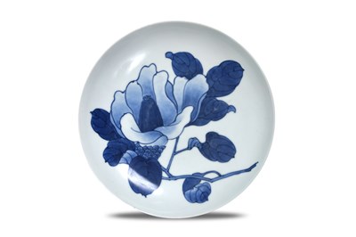 Lot 23 - A JAPANESE BLUE AND WHITE NABESHIMA ‘MAGNOLIA’ DISH