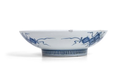 Lot 22 - A JAPANESE BLUE AND WHITE NABESHIMA ‘HIBISCUS’ DISH