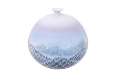 Lot 150 - A JAPANESE PORCELAIN VASE BY FUJII SHUMEI (1936 – 2017)