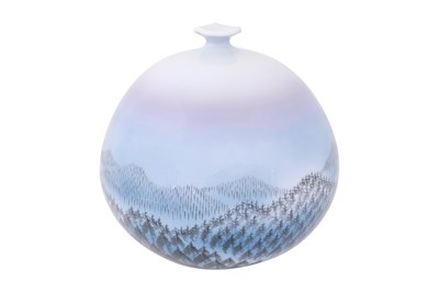 Lot 150 - A JAPANESE PORCELAIN VASE BY FUJII SHUMEI (1936 – 2017)