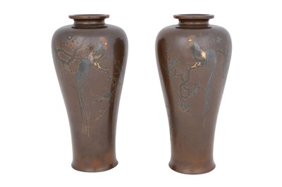 Lot 124 - A PAIR OF JAPANESE INLAID BRONZE 'COCKEREL' VASES