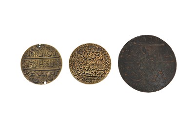 Lot 170 - THREE ENGRAVED INDIAN BRASS SEALS FOR MUSLIM JUDGES (QADI / QAZI)
