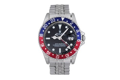 Lot 1 - A MEN'S ROLEX STAINLESS STEEL AUTOMATIC GMT BRACELET WATCH