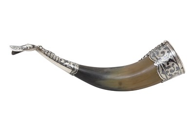 Lot 274 - A GEORGIAN DRINKING HORN (KHANTSI) WITH NIELLOED SILVER MOUNTS