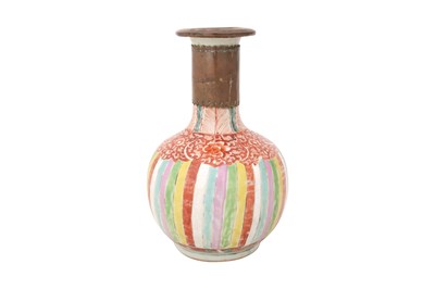 Lot 44 - A CHINESE FAMILLE ROSE KENDI