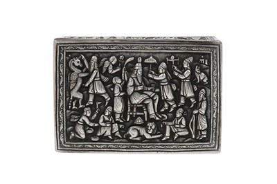 Lot 226 - A PARSI REPOUSSÉ SILVER LIDDED BOX WITH ACHAEMENID-REVIVAL MOTIFS