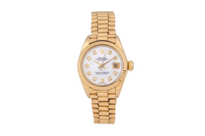 Lot 67 - A LADIES ROLEX 18K YELLOW GOLD AUTOMATIC BRACELET WATCH