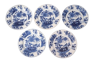 Lot 38 - A SET OF FIVE CHINESE BLUE AND WHITE SAUCERS