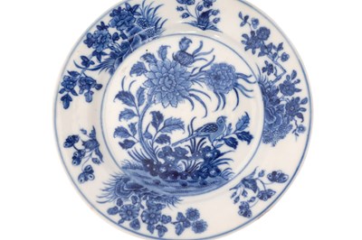 Lot 38 - A SET OF FIVE CHINESE BLUE AND WHITE SAUCERS
