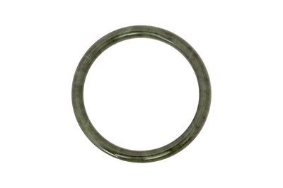Lot 68 - A CHINESE SPINACH JADE BANGLE