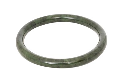 Lot 68 - A CHINESE SPINACH JADE BANGLE