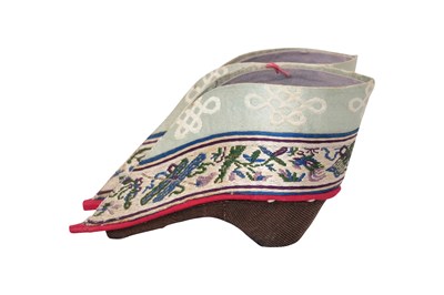 Lot 67 - A PAIR OF CHINESE LADIE'S SILK SHOES