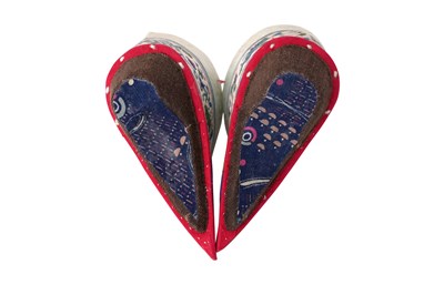 Lot 67 - A PAIR OF CHINESE LADIE'S SILK SHOES