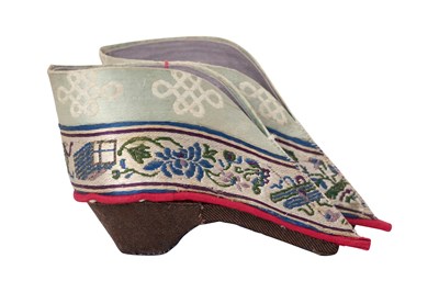 Lot 67 - A PAIR OF CHINESE LADIE'S SILK SHOES