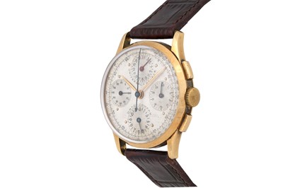 Lot 44 - A RARE MEN’S UNIVERSAL GENEVE 18K YELLOW GOLD MANUAL CALENDAR CHRONOGRAPH