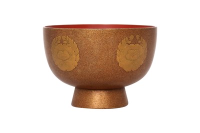 Lot 140 - A JAPANESE LACQUER 'TSUGARU MON' CUP