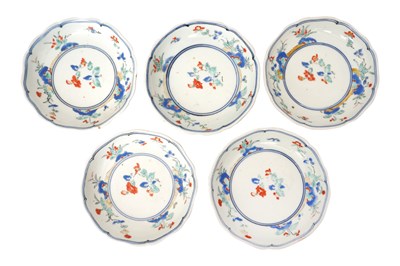 Lot 114 - A SET OF FIVE KAKIEMON SAUCERS