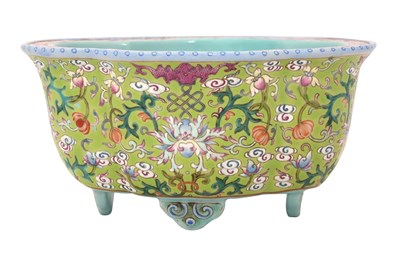 Lot 50 - A CHINESE FAMILLE ROSE QUATREFOIL LIME GREEN-GROUND JARDINIERE