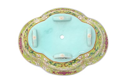 Lot 50 - A CHINESE FAMILLE ROSE QUATREFOIL LIME GREEN-GROUND JARDINIERE