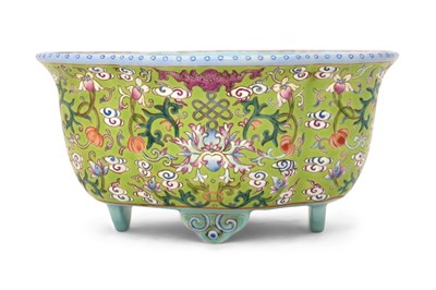 Lot 50 - A CHINESE FAMILLE ROSE QUATREFOIL LIME GREEN-GROUND JARDINIERE