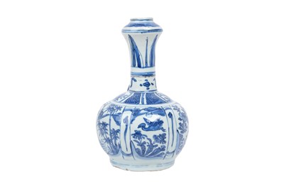 Lot 37 - A CHINESE BLUE AND WHITE KENDI