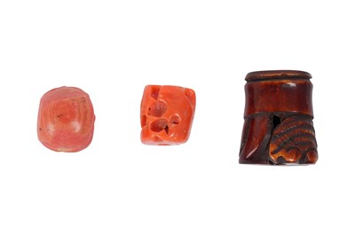 Lot 143 - λ THREE JAPANESE OJIME