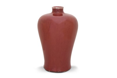 Lot 76 - A CHINESE RED-GLAZED VASE, MEIPING