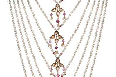 Lot 262 - A MUGHAL-REVIVAL SEVEN-STRAND PEARLS AND SPINEL BEADS NECKLACE