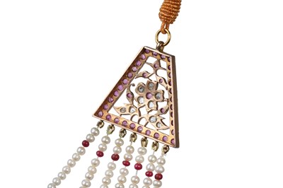 Lot 262 - A MUGHAL-REVIVAL SEVEN-STRAND PEARLS AND SPINEL BEADS NECKLACE