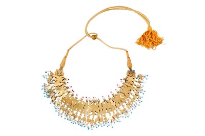Lot 259 - AN INDIAN CHOKER AND A PAIR OF EARRINGS WITH MOON AND FISH MOTIF