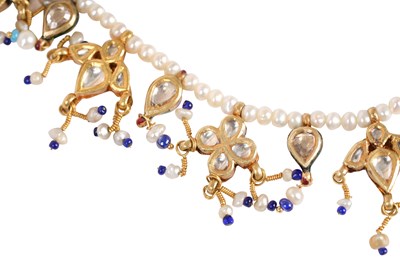 Lot 257 - A PEARL NECKLACE WITH INDIAN DIAMOND KUNDAN-SET ENAMELLED PENDANTS