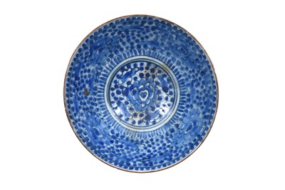 Lot 253 - A CHINESE PORCELAIN-INSPIRED BLUE AND WHITE SAFAVID POTTERY BOWL