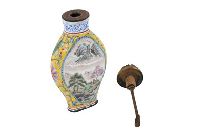 Lot 54 - A CHINESE YELLOW-GROUND ENAMELLED SNUFF BOTTLE