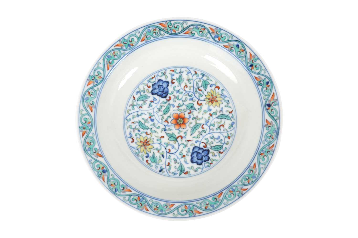 Lot 87 - A CHINESE DOUCAI 'BLOSSOMS' DISH