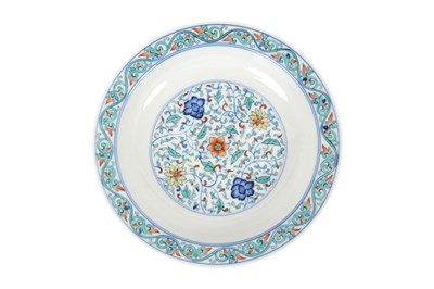Lot 87 - A CHINESE DOUCAI 'BLOSSOMS' DISH