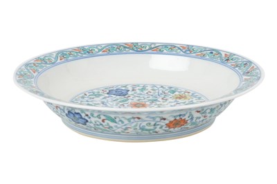 Lot 87 - A CHINESE DOUCAI 'BLOSSOMS' DISH