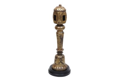 Lot 134 - A GOLD-DAMASCENED (KOFTGARI) STEEL CHARPAI LEG