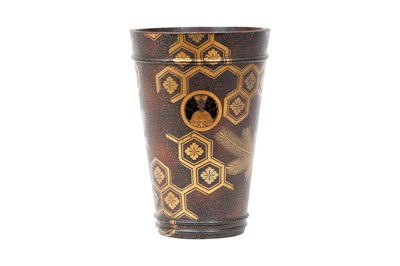 Lot 147 - A JAPANESE LACQUER 'TSUGARU MON' BRUSHPOT