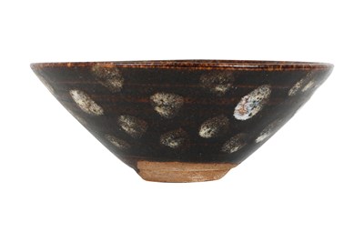 Lot 18 - A CHINESE JIZHOU 'DRAGON' PAPERCUT POTTERY BOWL